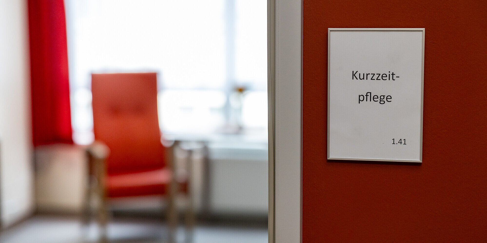 Blick ins Zimmer im Pflege- und Wohnheim