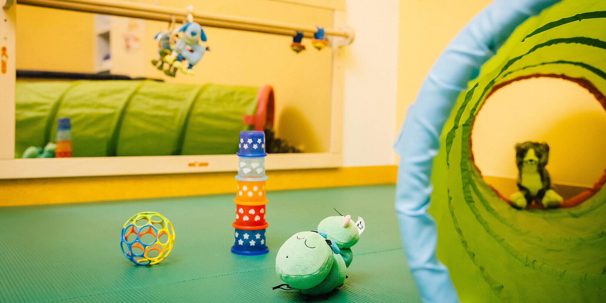 Blick in eine Rolle im Kinderspielbereich