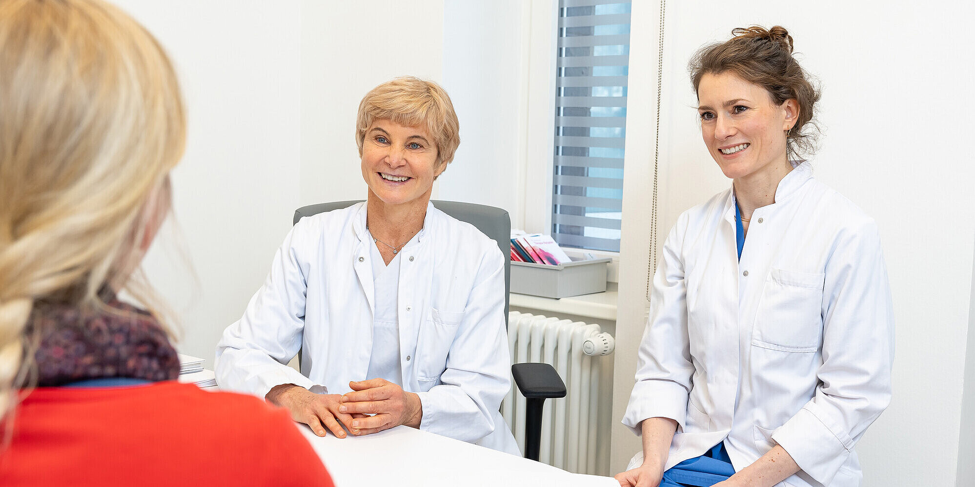 Sprechstunde mit Dr. med. Ursula Makowiec (li.) und Dr. med. Nora Frumkin