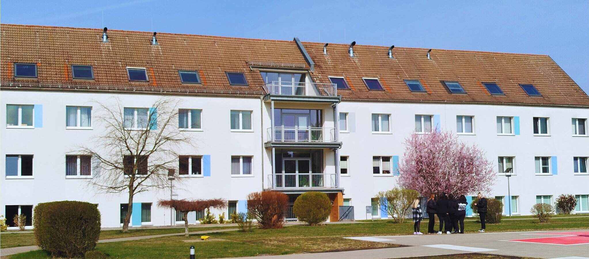 Unser Motto Außenansicht der Krankenpflegeschule - Aus- und Weiterbildungszentrum für Gesundheitsberufe