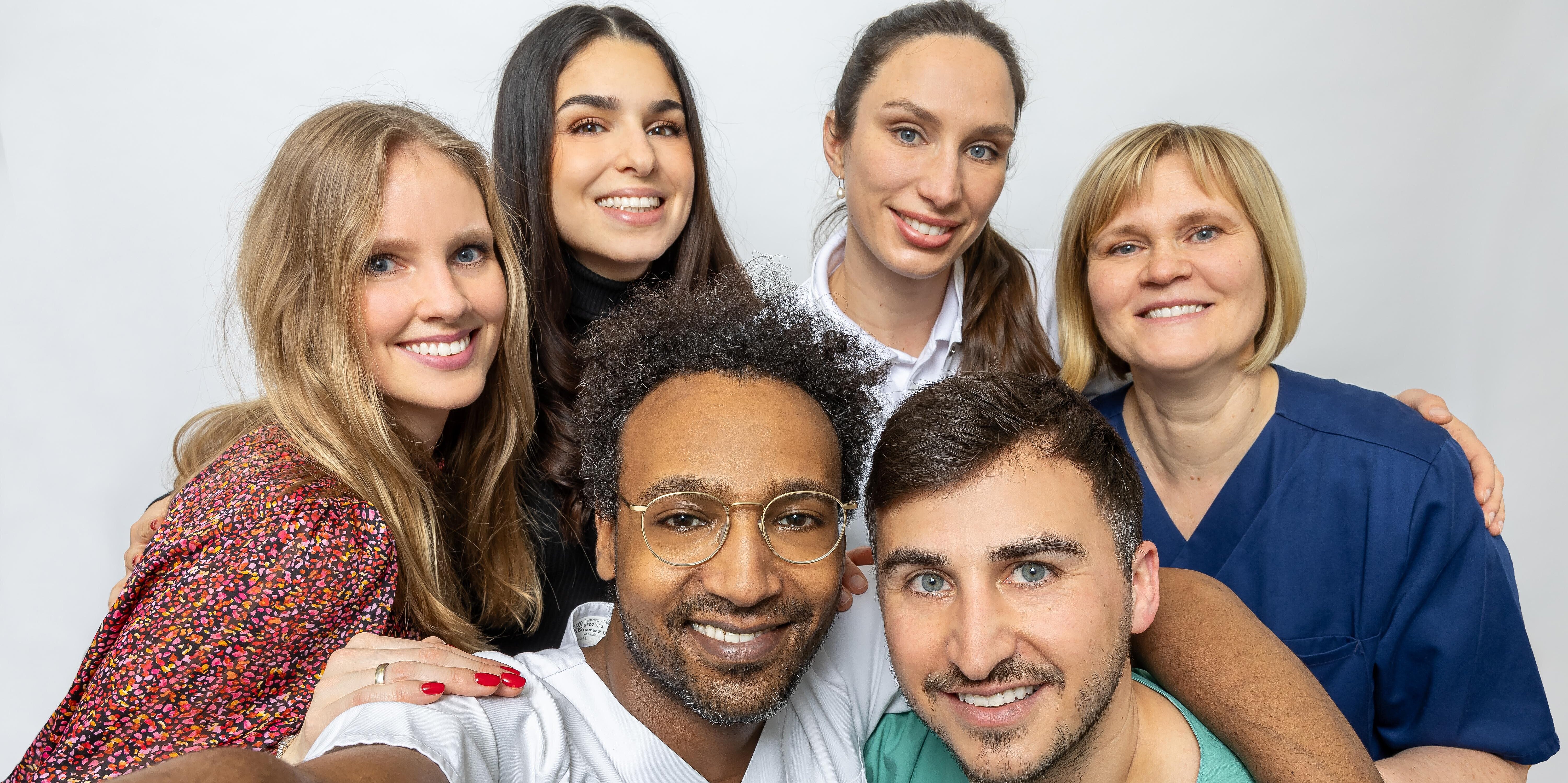 Teamfoto mit Mitarbeitenden aus dem Evangelischen Krankenhaus Hubertus