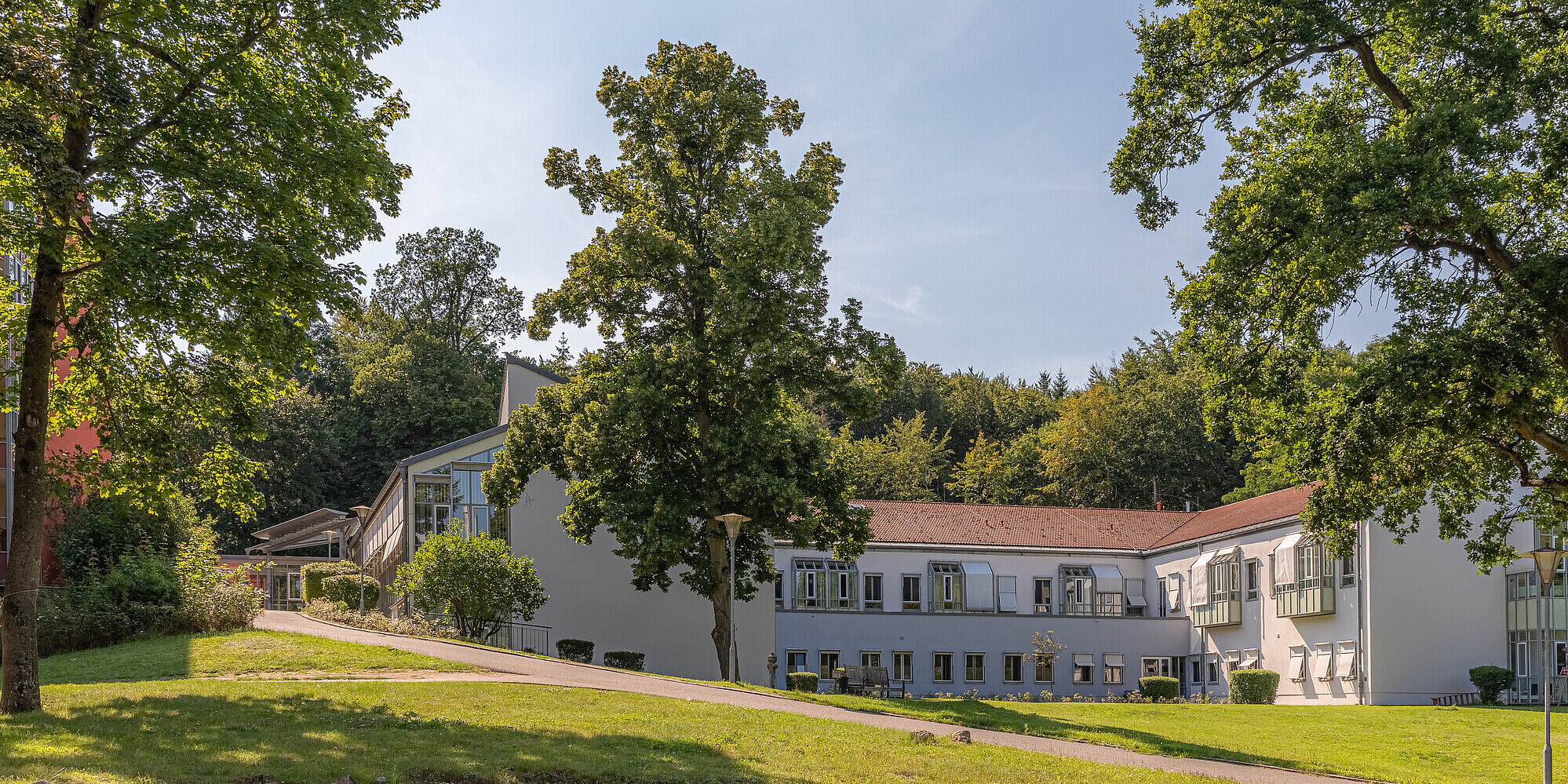 Außenansicht der Klinik Amsee Außenansicht der Klinik Amsee