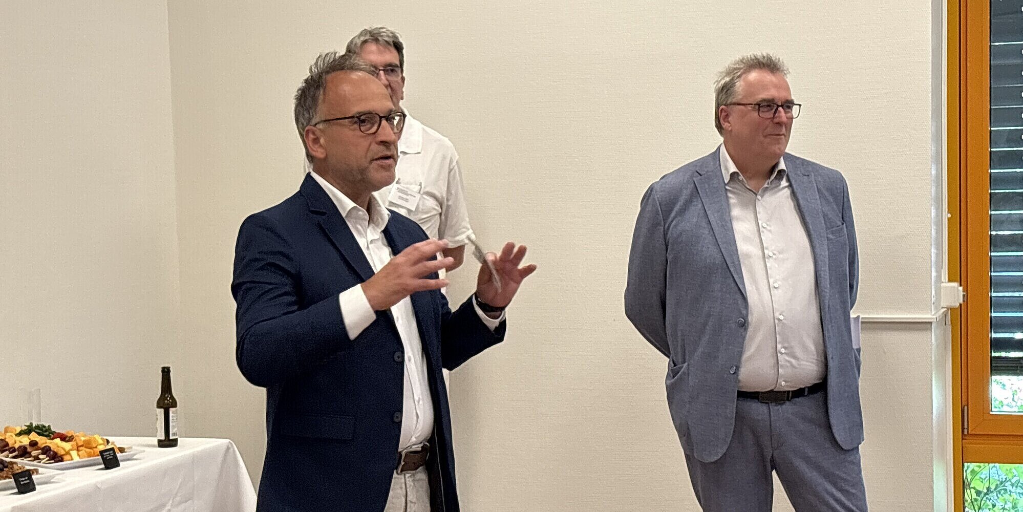 Würdigung durch Prof. Dr. med. Rudolf Ott Prof. Dr. med. Rudolf Ott würdigt seinen Kollegen zum Abschied mit einem Grußwort