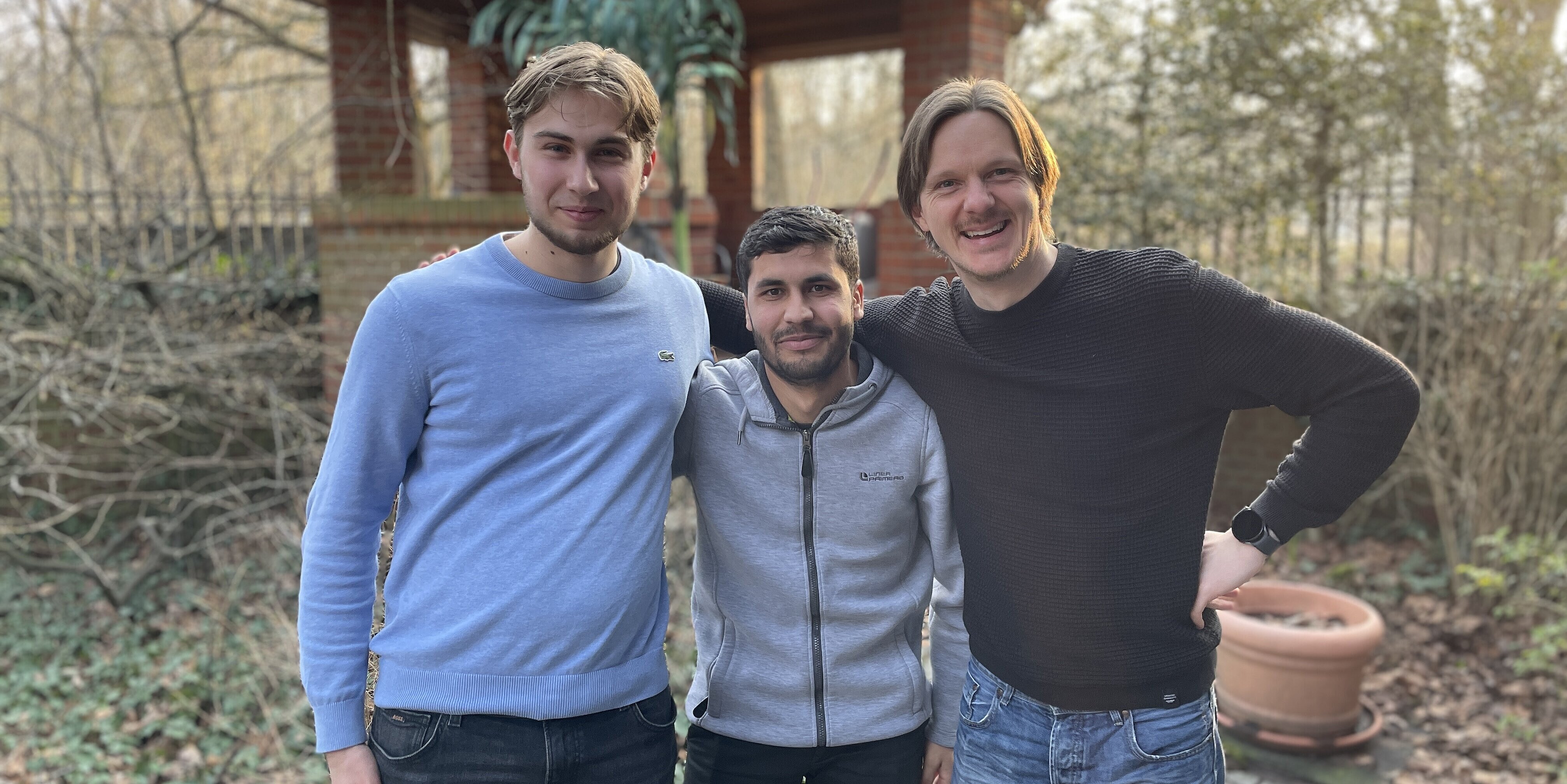 Guido Schikore mit Stipendiat Abubaker Khan und Begleiter Guido Schikore mit Stipendiat Abubaker Khan und Begleiter, Mentor in der Kinder- und Jugendarbeit.