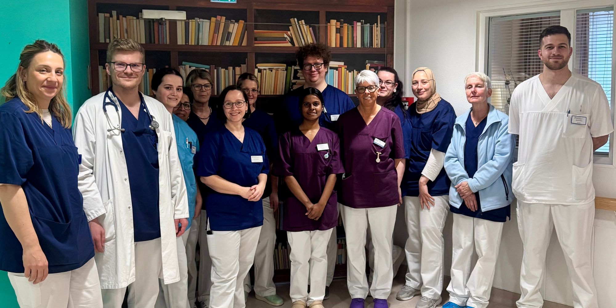 Teamfoto mit Pflegekräften aus dem Evangelischen Krankenhaus Hubertus