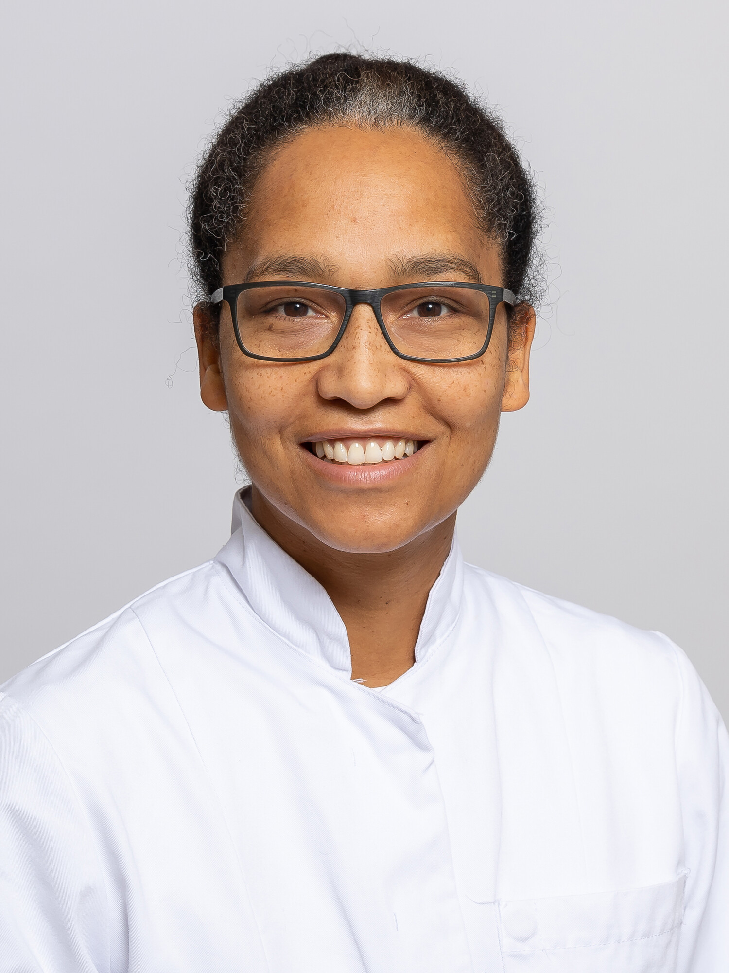 Portrait Dr. med. Antonia Nomayo