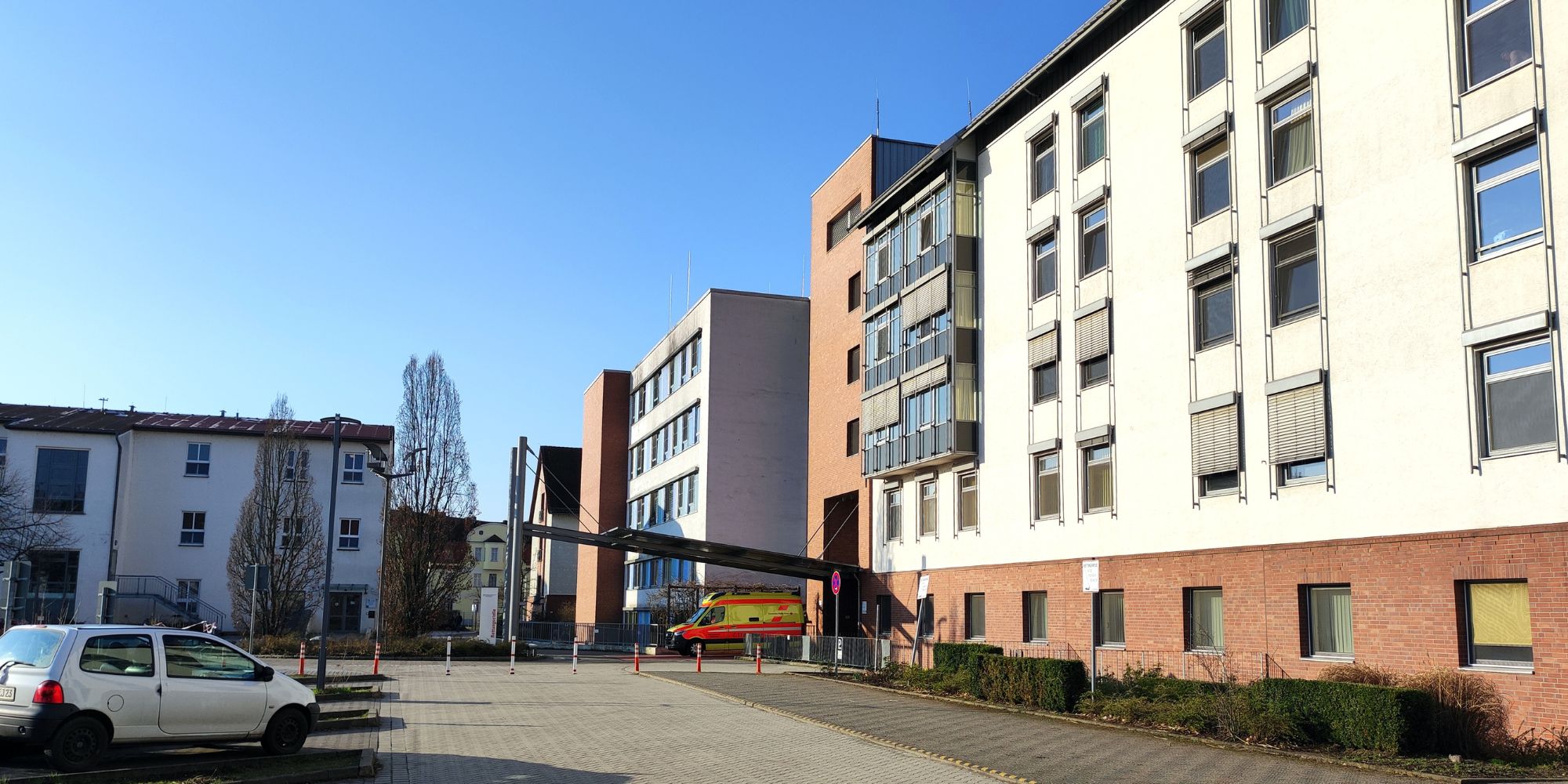 Eingang der Notaufnahme am Evangelischen Krankenhaus Paul Gerhardt Stift