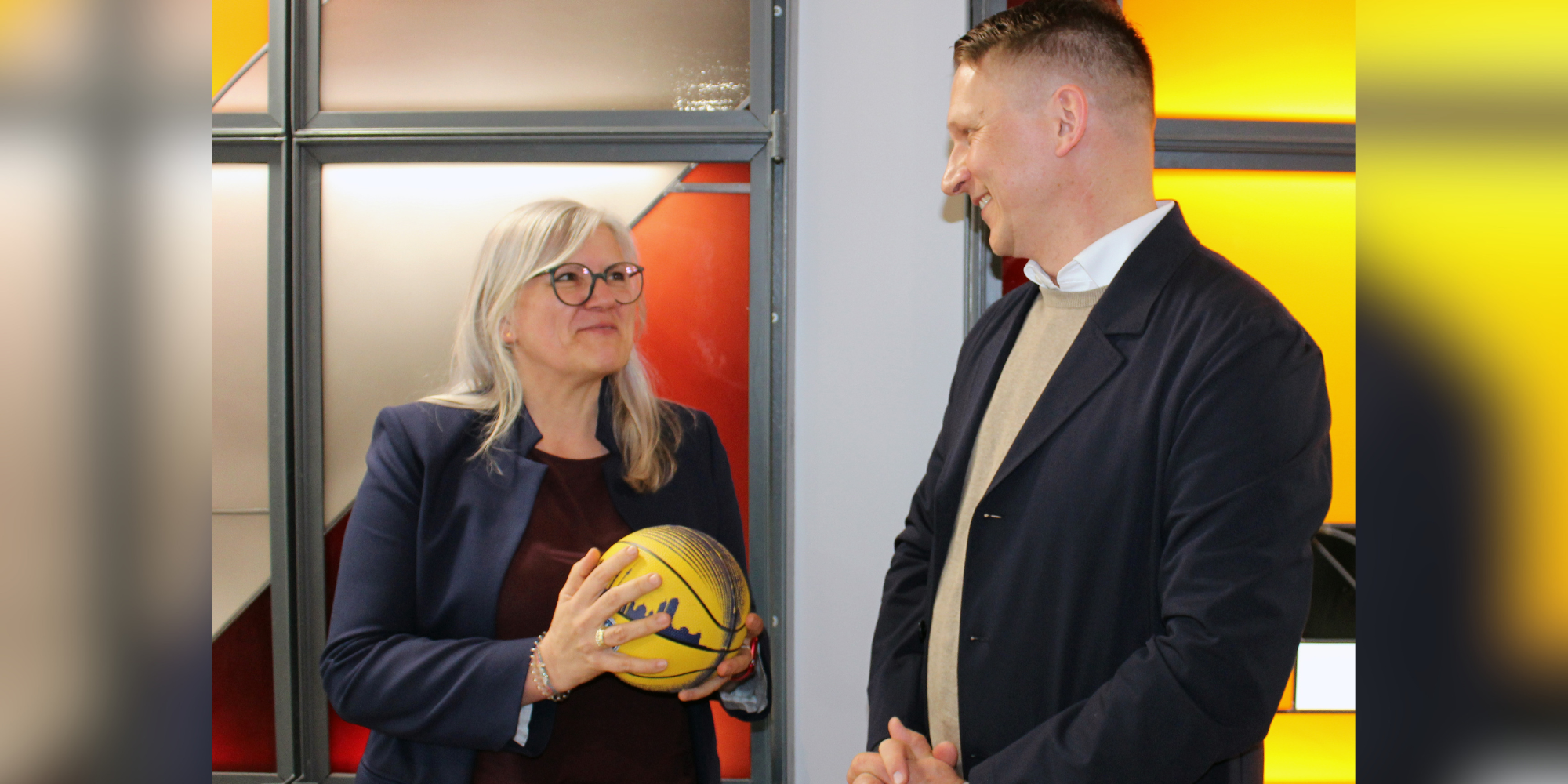 Ehemaliger Verwaltungsleiter Thomas Kempf und seine Nachfolgerin Bettina Käding.